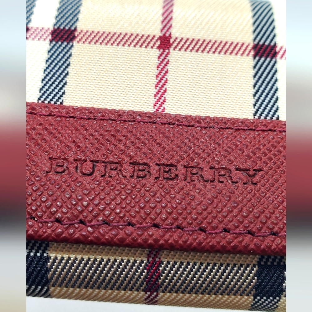 🔥HostPick🔥BURBERRY-AuthenticBurgundy Key Holder with Gold Accents -Like-New - - Picture 6 of 13